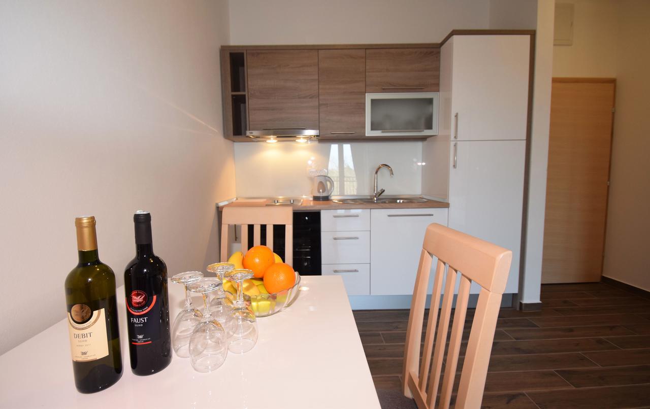 Apartments Paklenica 스타리그라드 파클레니차 외부 사진