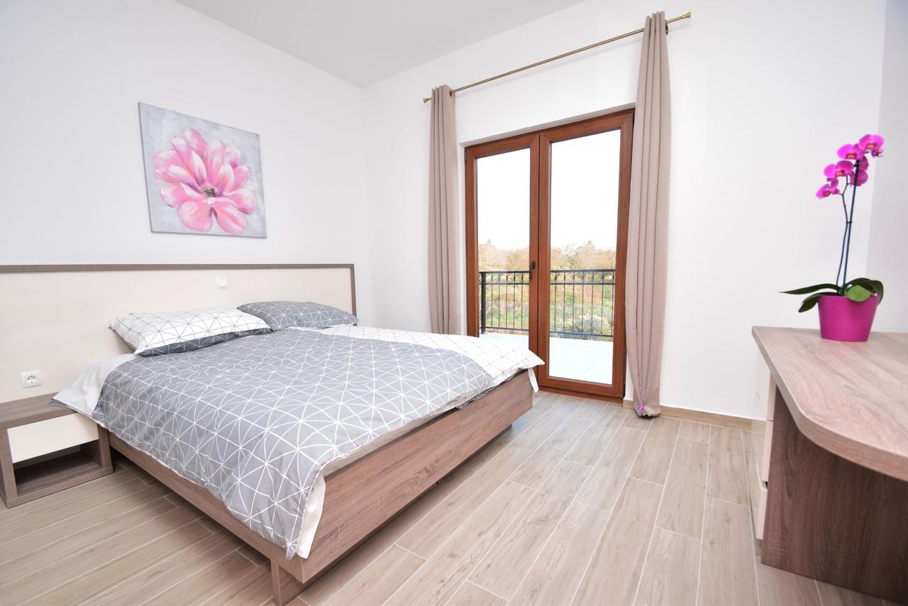 Apartments Paklenica 스타리그라드 파클레니차 외부 사진
