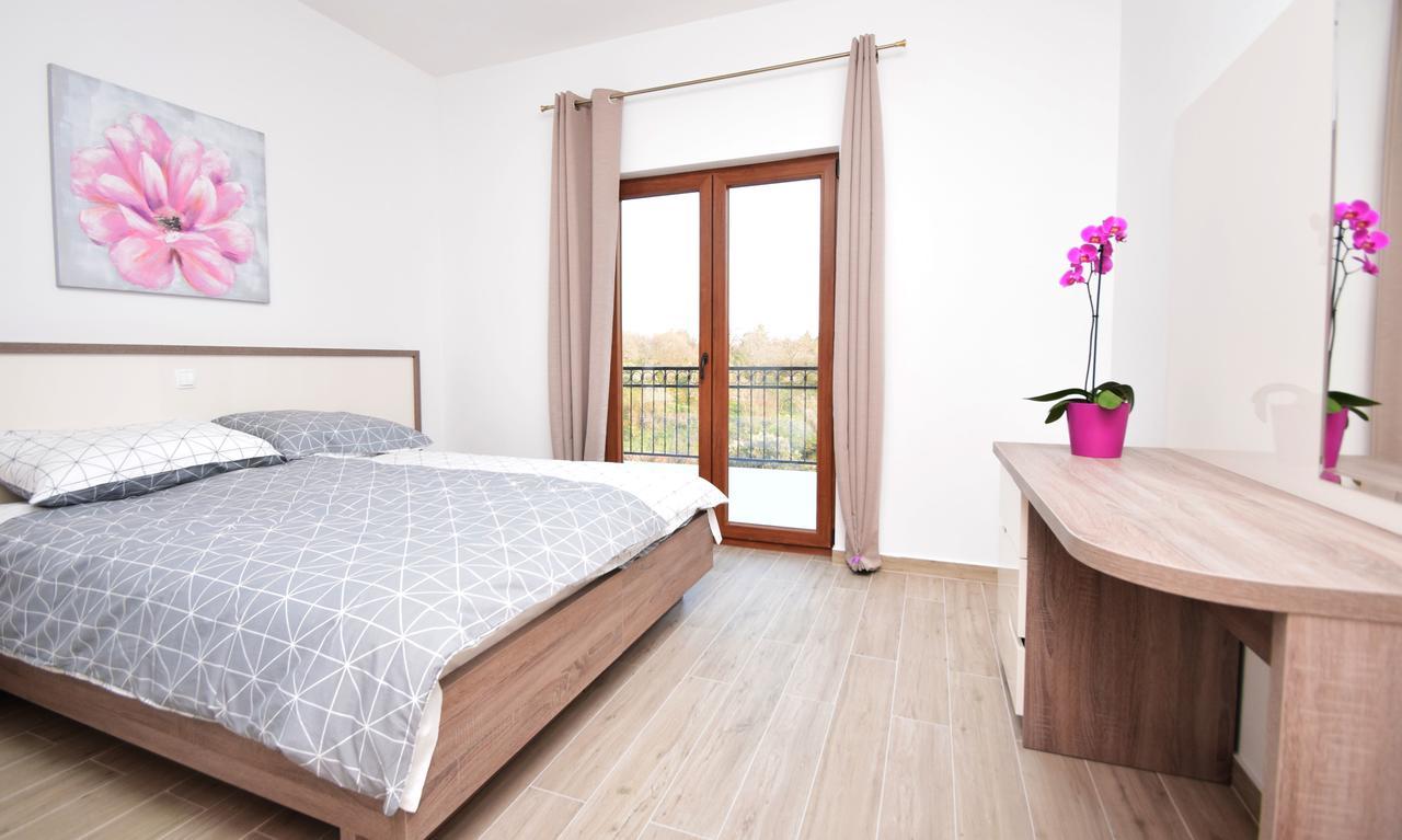 Apartments Paklenica 스타리그라드 파클레니차 외부 사진