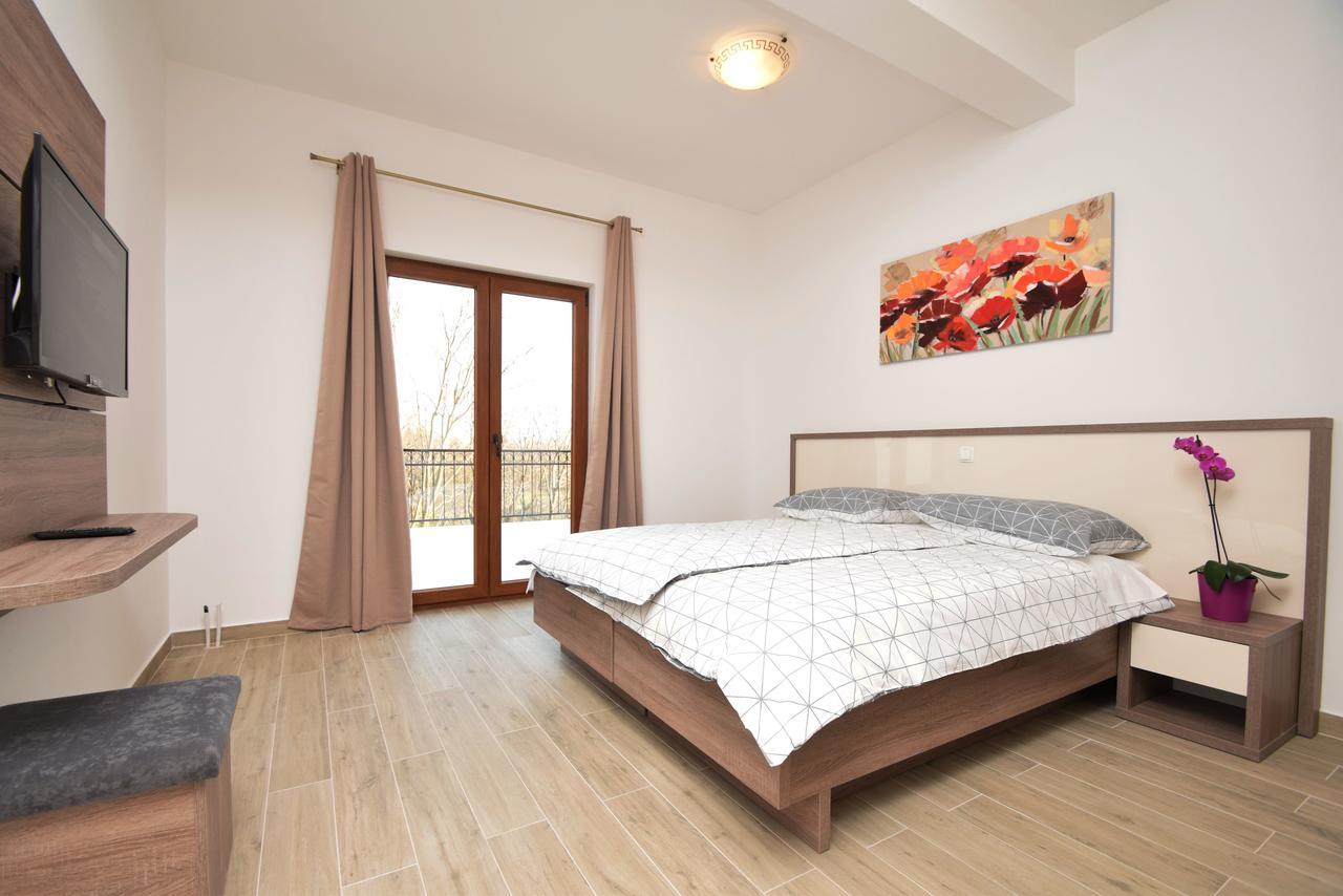Apartments Paklenica 스타리그라드 파클레니차 외부 사진