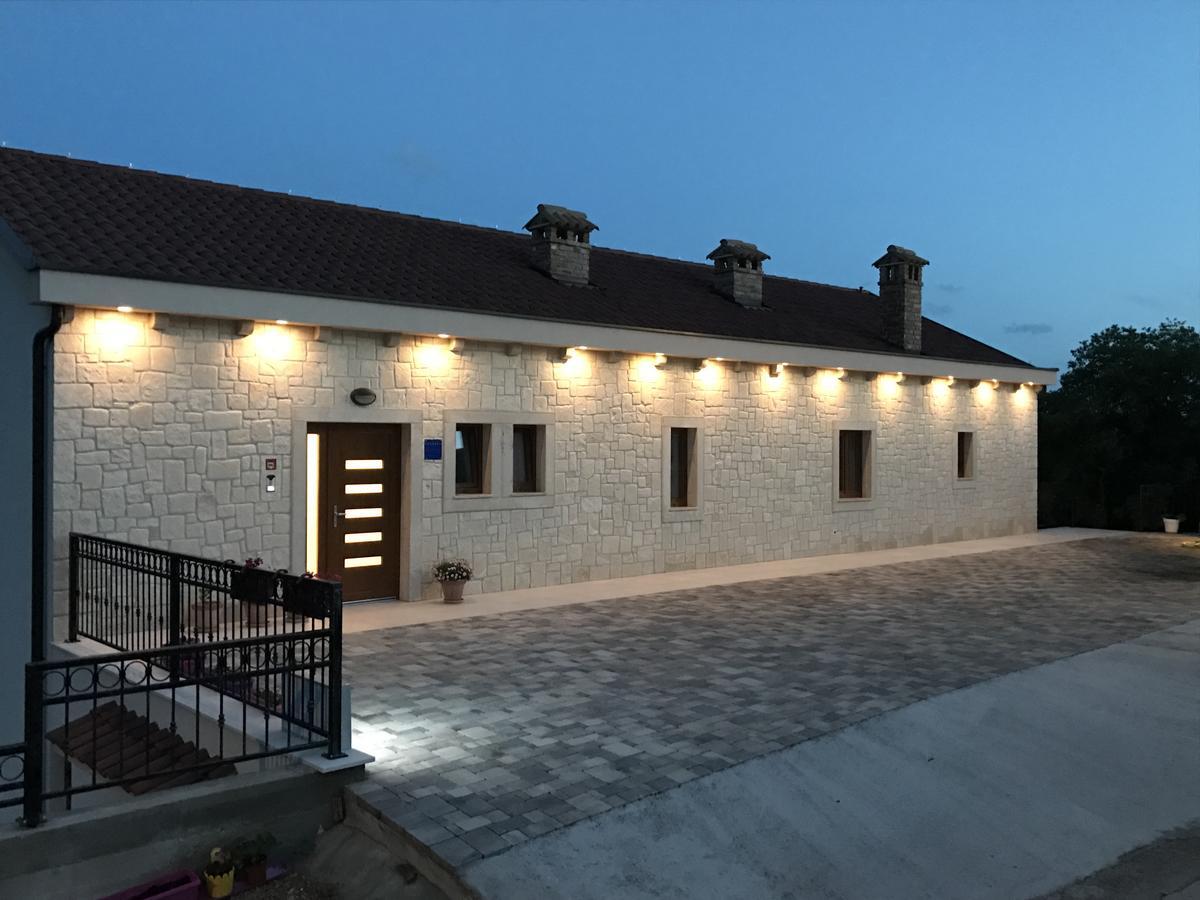 Apartments Paklenica 스타리그라드 파클레니차 외부 사진